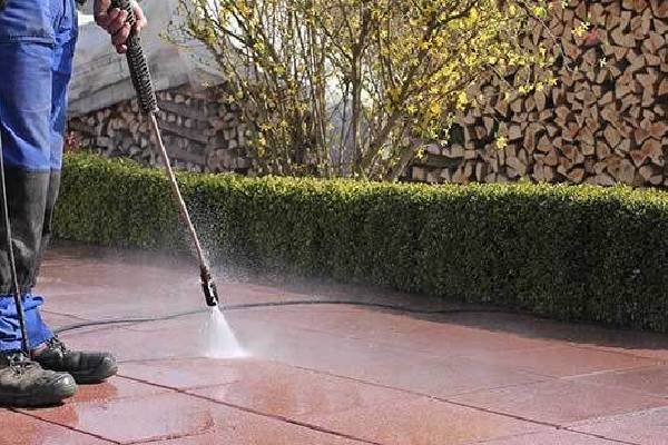 pressure washing in Kelowna